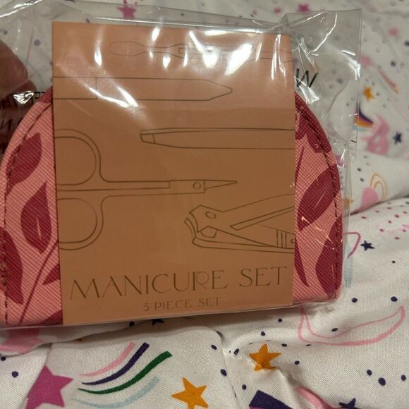 NWT Belk Pink Multi-Color Nail Care Kit - Picture 8 of 11